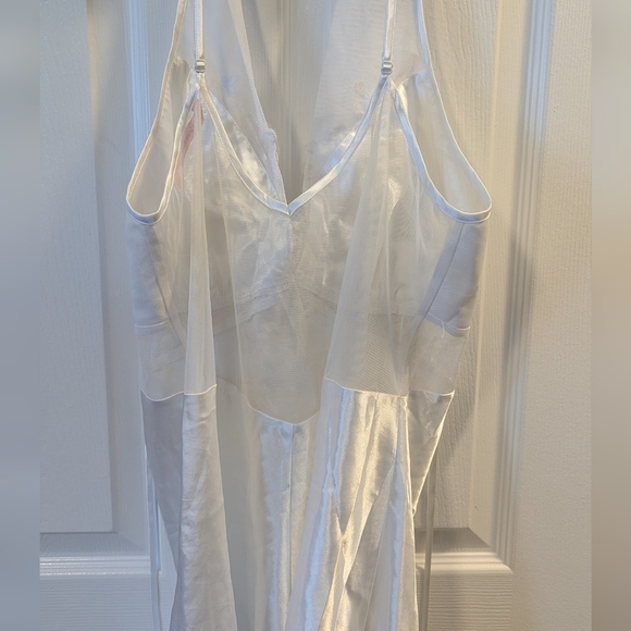 La Vie En Rose | White Satin Chemise - Picture 4 of 6